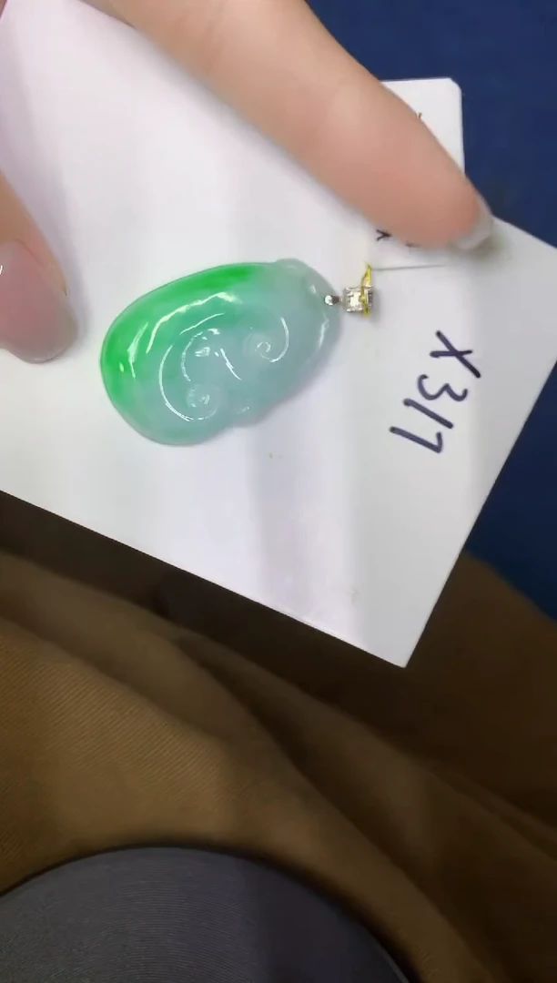 颈饰18K金镶嵌翡翠缅甸天然翡翠A货