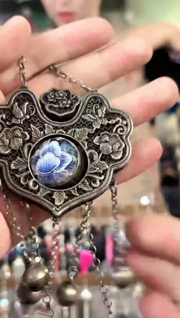 彩云南阁非遗老绣饰品664*