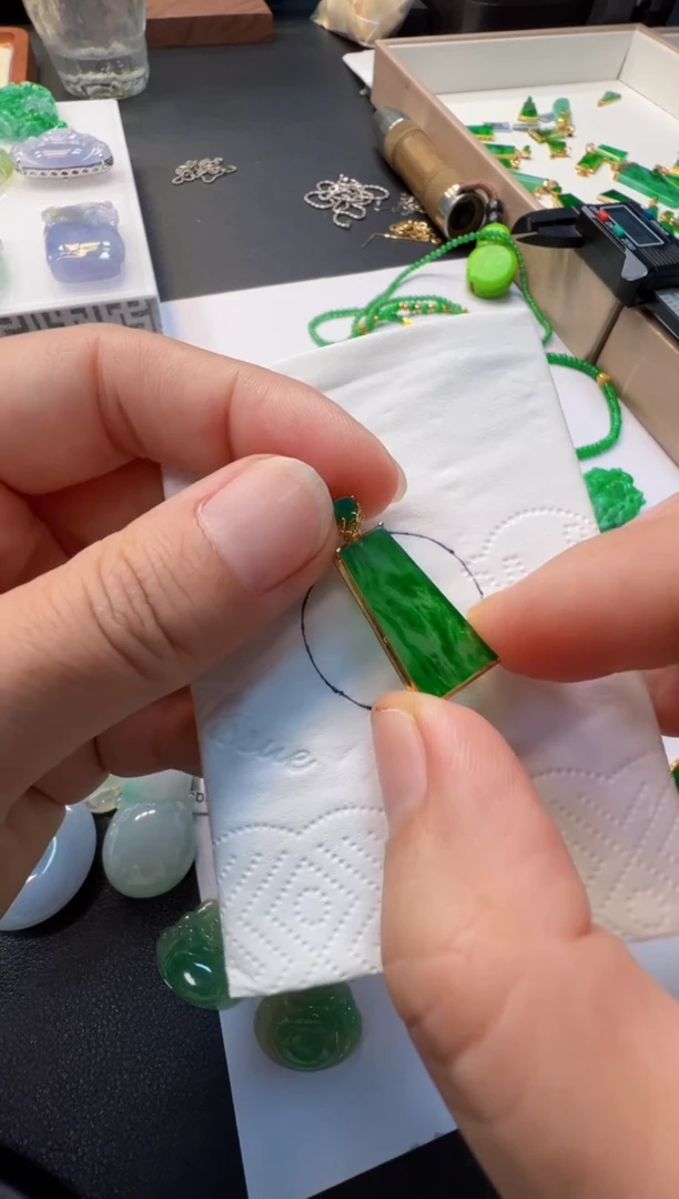 翡翠18K金镶嵌吊坠(不含链)2680