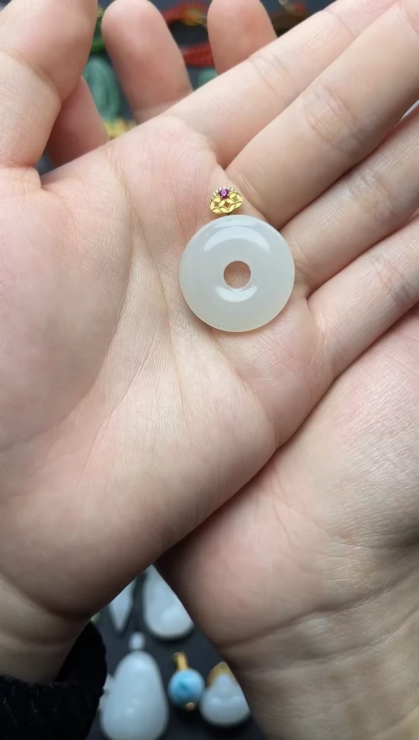 颈饰18K金镶嵌和田玉平安扣06