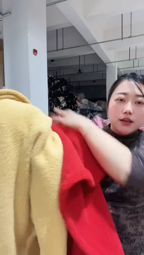牛奶绒主播手上展示的