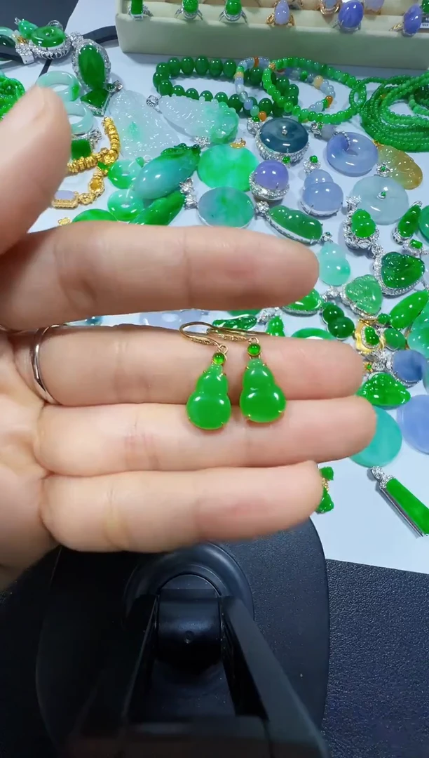 18K金镶嵌翡翠耳饰2680