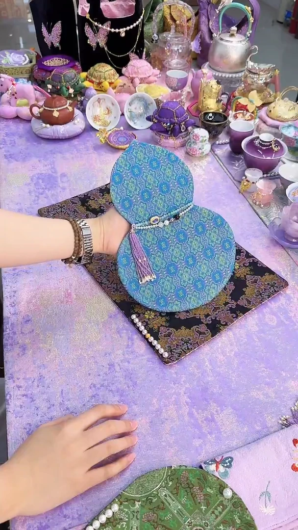 33号宋锦蓝紫金葫芦茶席含链