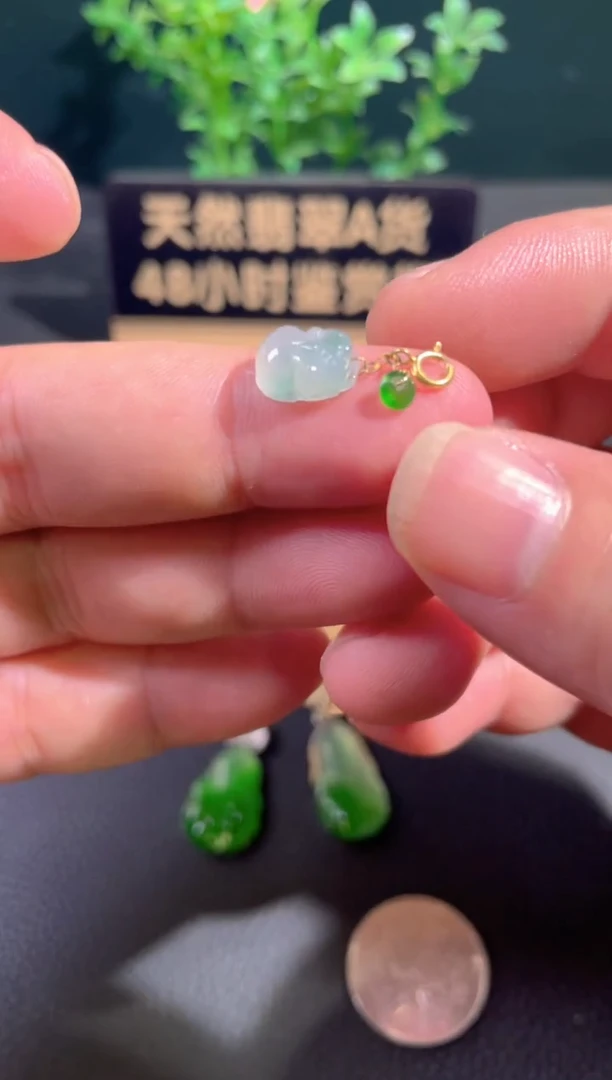 颈饰18K金镶嵌翡翠翡翠