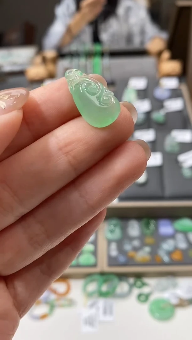 颈饰未镶嵌翡翠如意