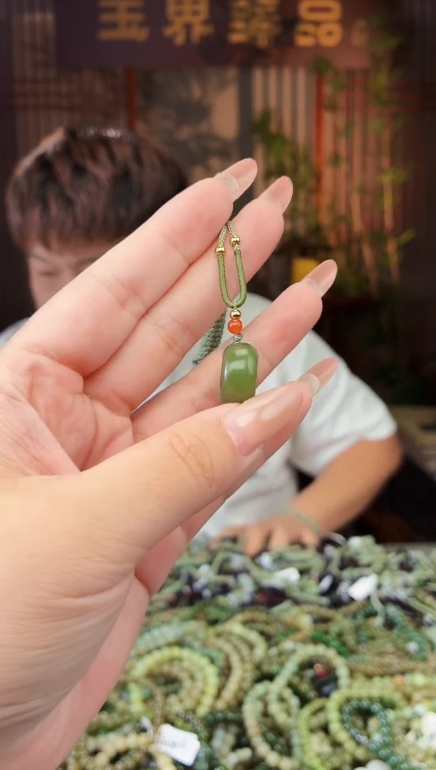 和田玉未镶嵌颈饰拍一发一