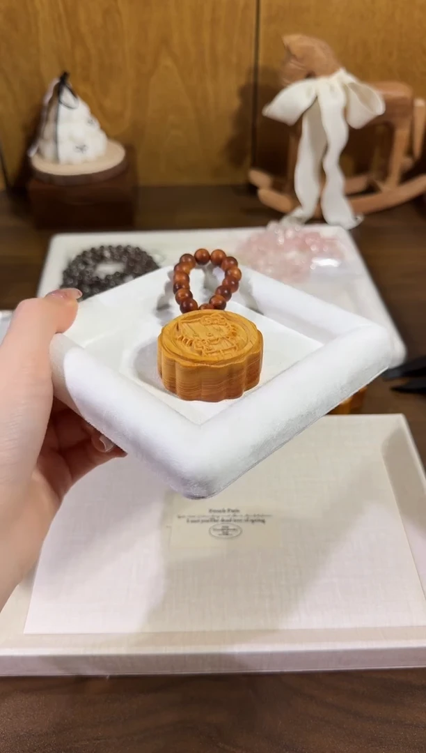 木质KITTY挂件包挂