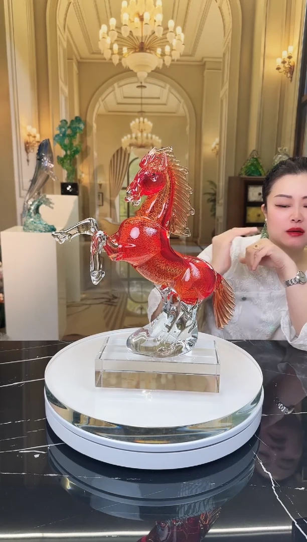 琉璃琉璃红马水晶底座