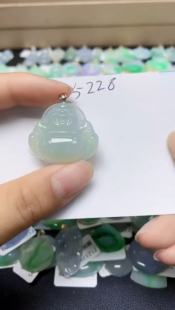 翡翠18K金镶嵌颈饰 天然缅甸翡翠A货