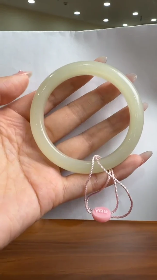 颈饰未镶嵌和田玉手镯60