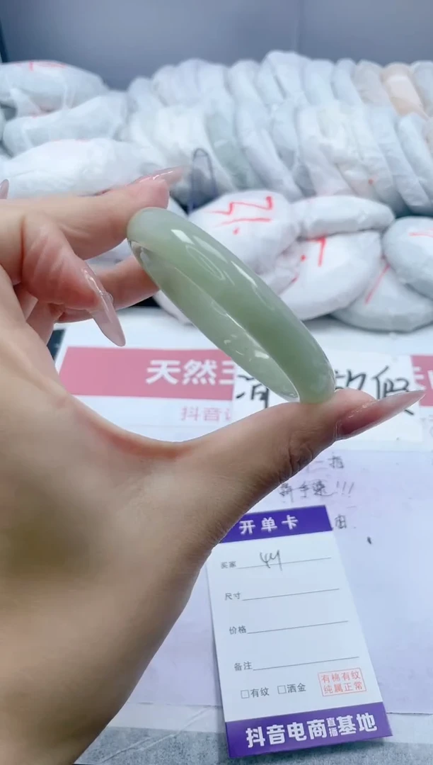 【闪购商品】石英质玉手镯未镶嵌49/56.4