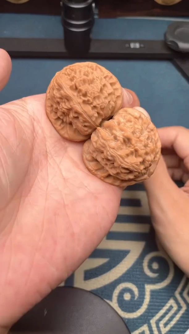 文玩核桃吊坠白狮子全品39