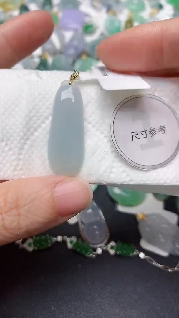 颈饰18K金镶嵌翡翠天然缅甸A货翡翠