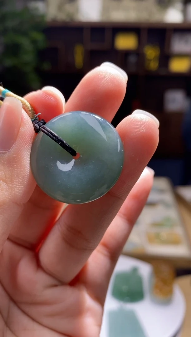颈饰未镶嵌翡翠挂件