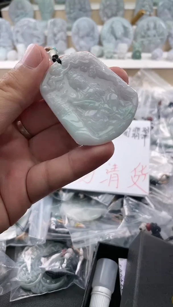 翡翠未镶嵌颈饰..../7/13/ 23