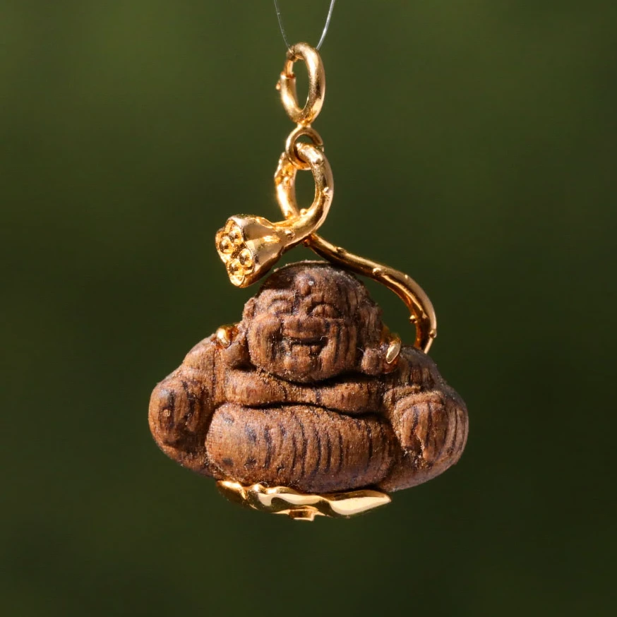 沉香【意婵】18K金精工镶嵌沉水棋楠沉香佛公吊坠-912677