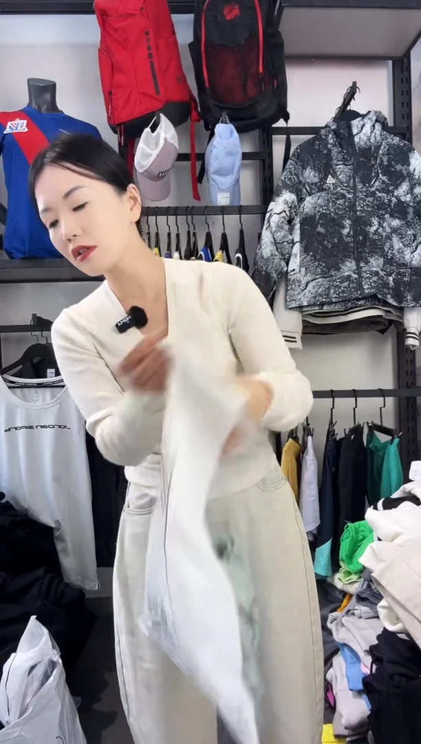 686编码 瑕疵款直播间过款为准 尺码3