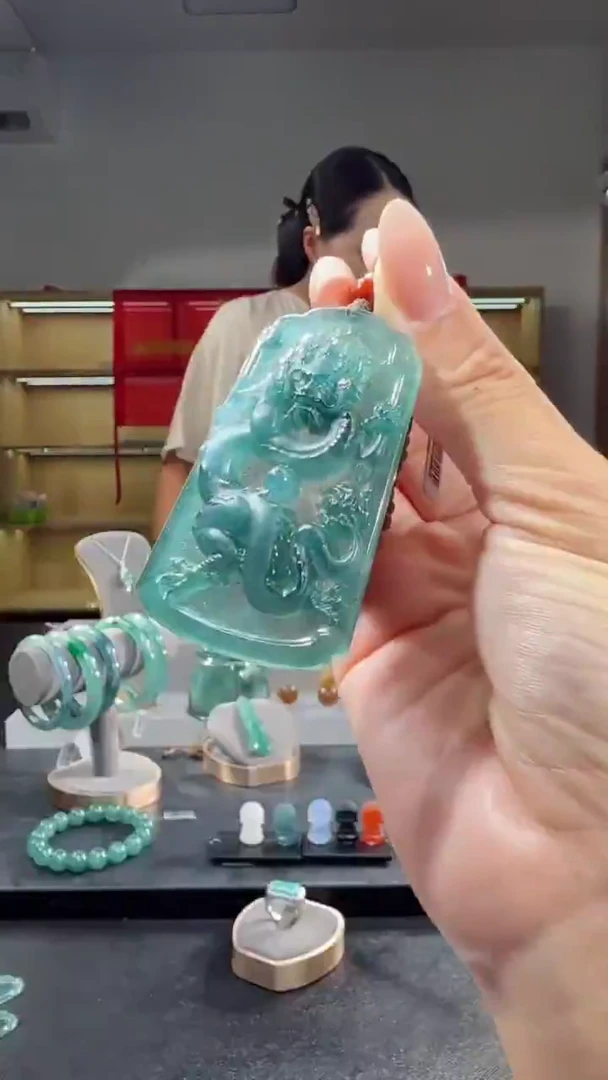 吊坠(不含链)未镶嵌翡翠龙牌（多样性发其一）