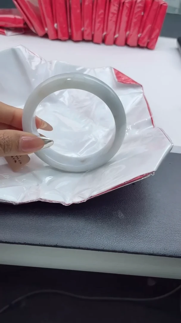 【闪购商品】翡翠手镯未镶嵌4翡翠手镯（微瑕）