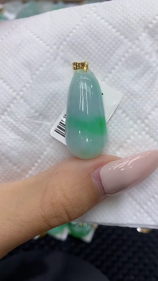 颈饰18K金镶嵌翡翠111111111111