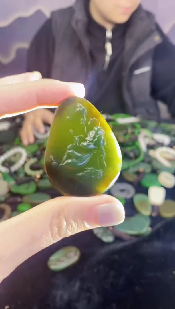 颈饰未镶嵌和田玉1