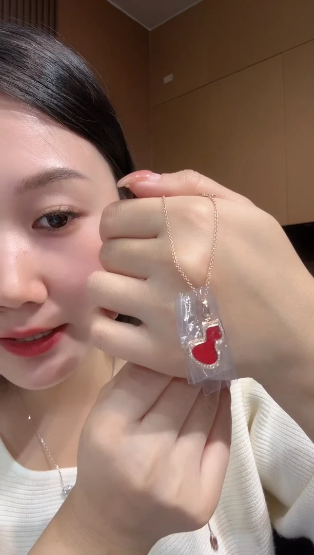 【闪购商品】钻石套链18K金镶嵌红葫芦套链