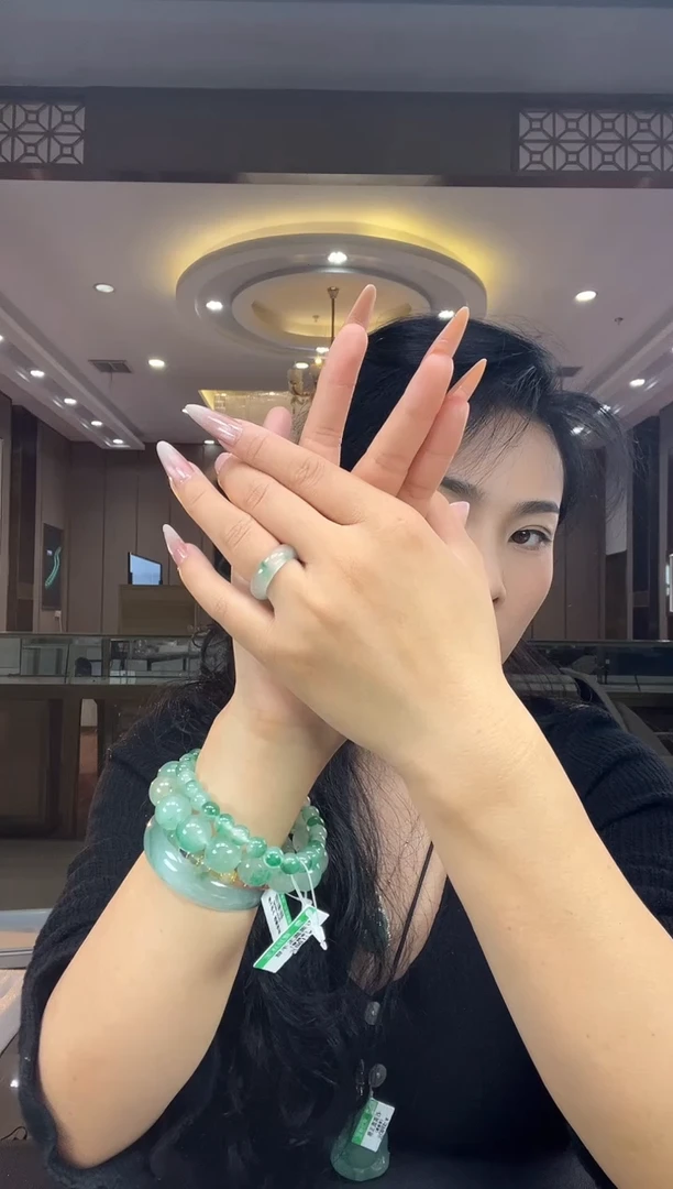 石英质玉手镯未镶嵌戒指