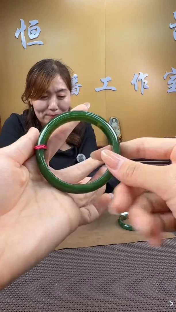 颈饰未镶嵌和田玉手镯60