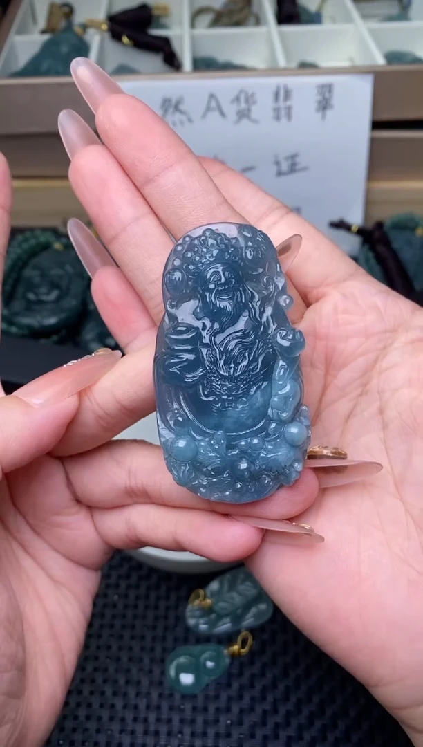 翡翠未镶嵌颈饰