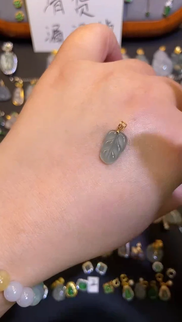 翡翠18K金镶嵌吊坠(不含链)1