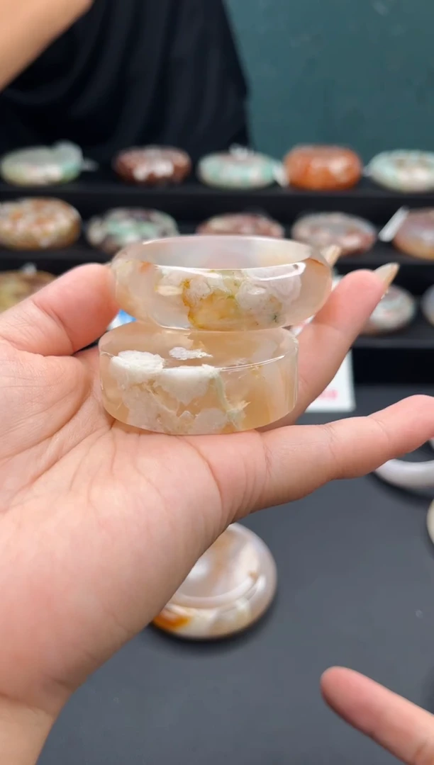 未镶嵌手镯石英质玉（51圈口）赠送镯心 无证书