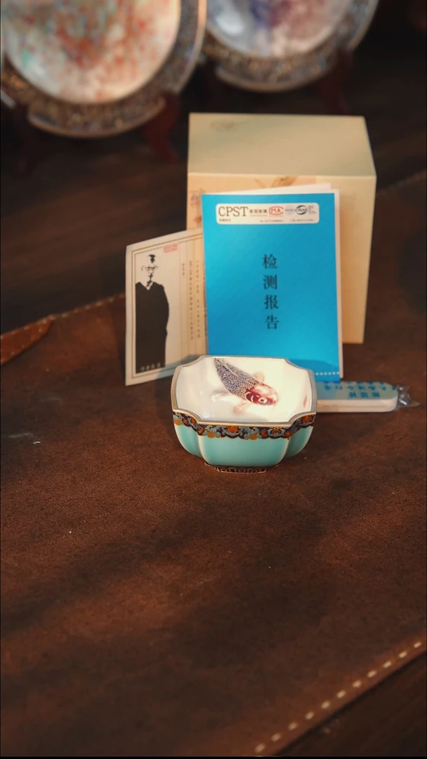 陶釉下彩八方锦鲤杯