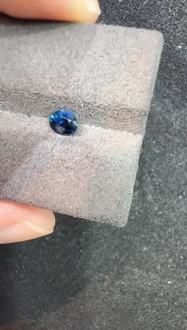 未镶嵌定制定制蓝宝石天然0.61克拉无烧皇家蓝