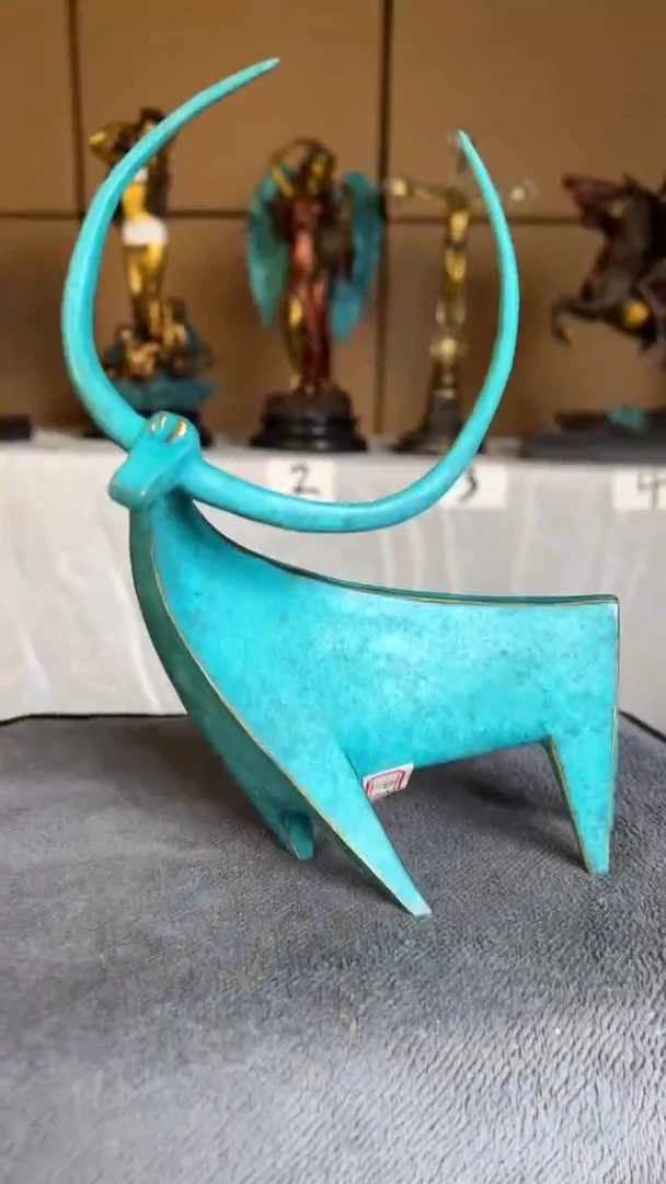 精铜材质精美雕塑