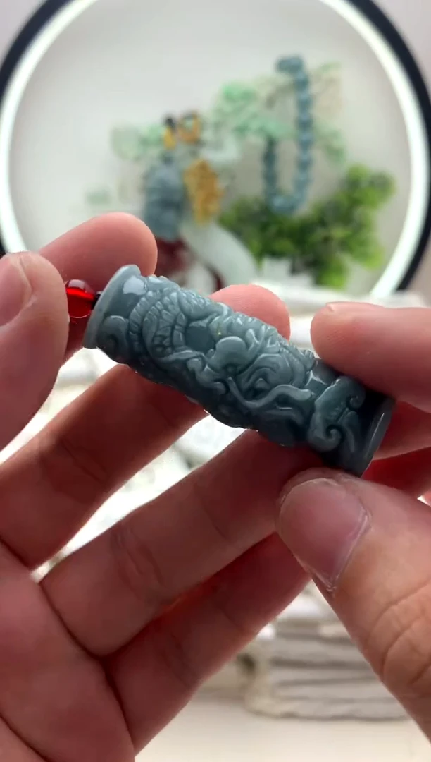 翡翠未镶嵌颈饰龙柱