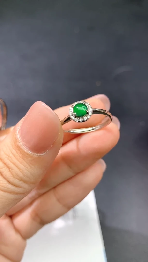 未镶嵌翡翠耳饰戒指