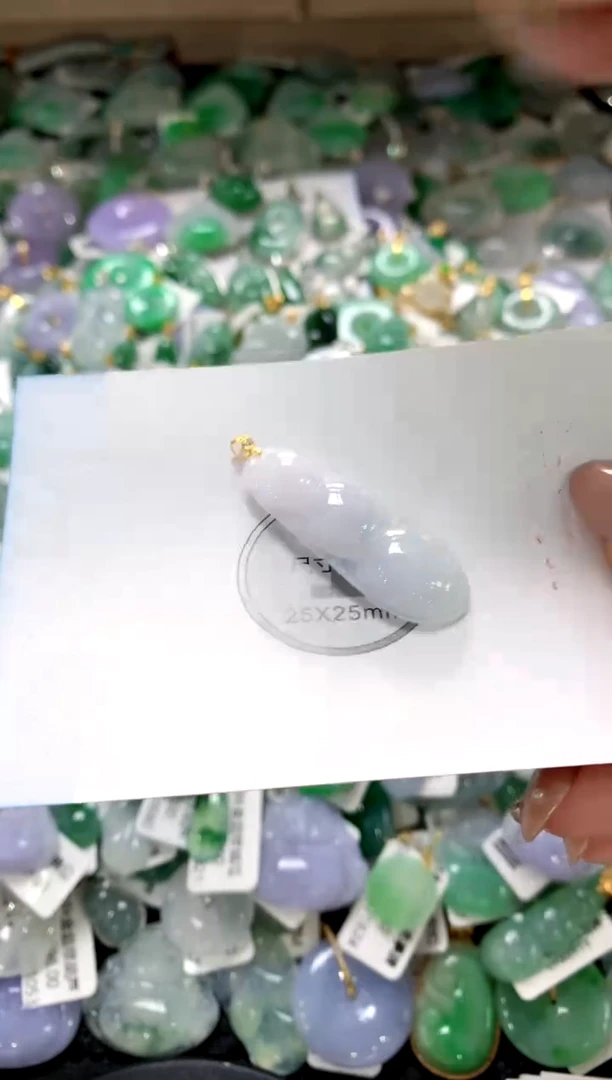 颈饰18K金镶嵌翡翠1111111111111111