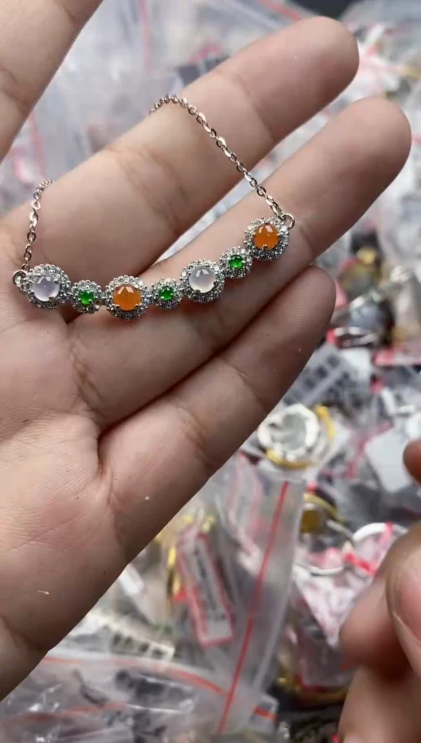 18K金镶嵌戒指翡翠88888   1