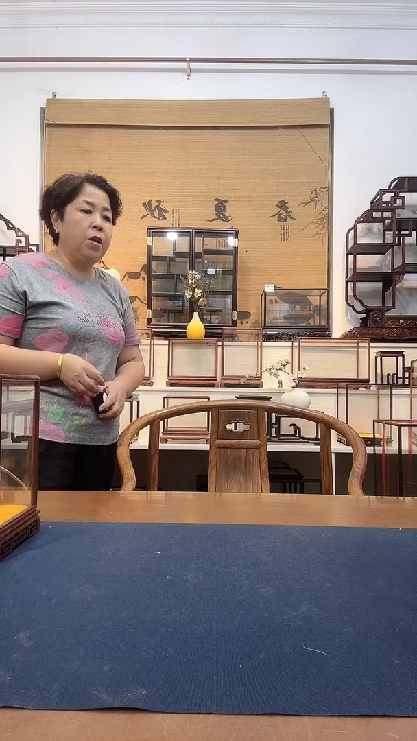 花梨木类木头款開***。玻璃罩177