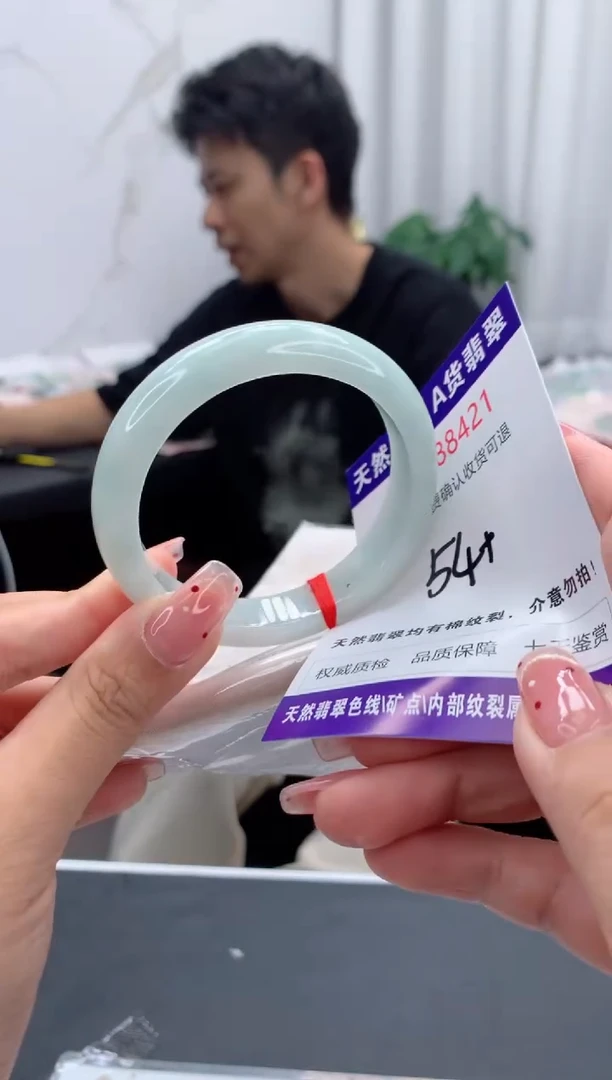 未镶嵌手镯翡翠有纹，完美者勿拍