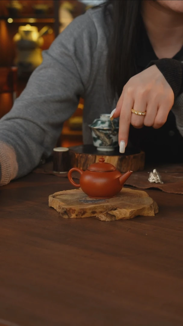 玉*哥包铜水平紫砂壶.