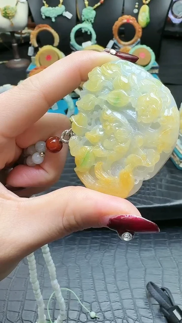 【闪购商品】翡翠颈饰未镶嵌黄加绿