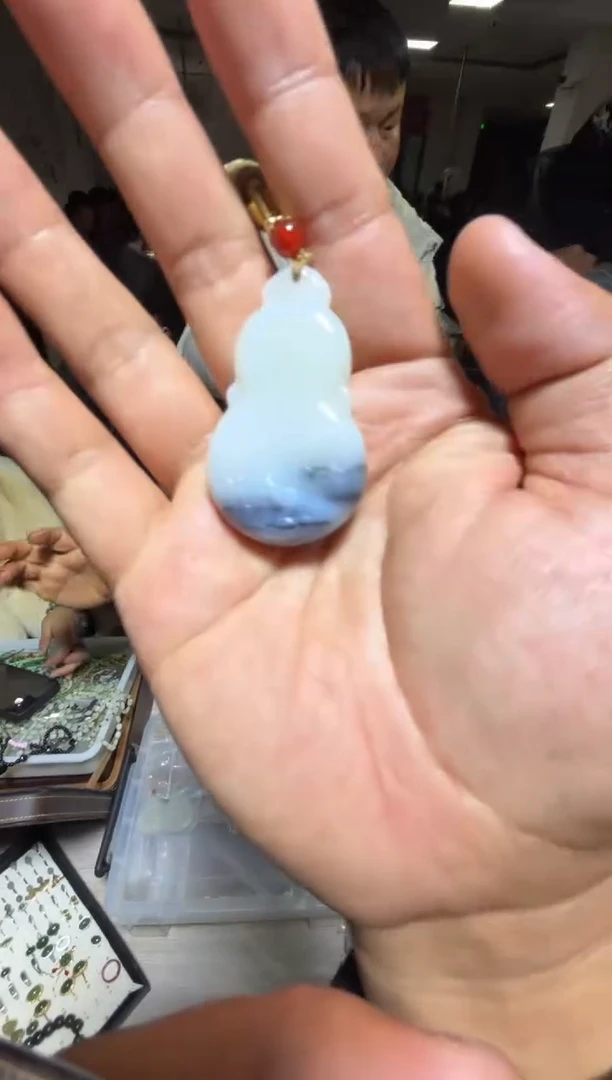 未镶嵌和田玉（糖玉）挂件和田玉