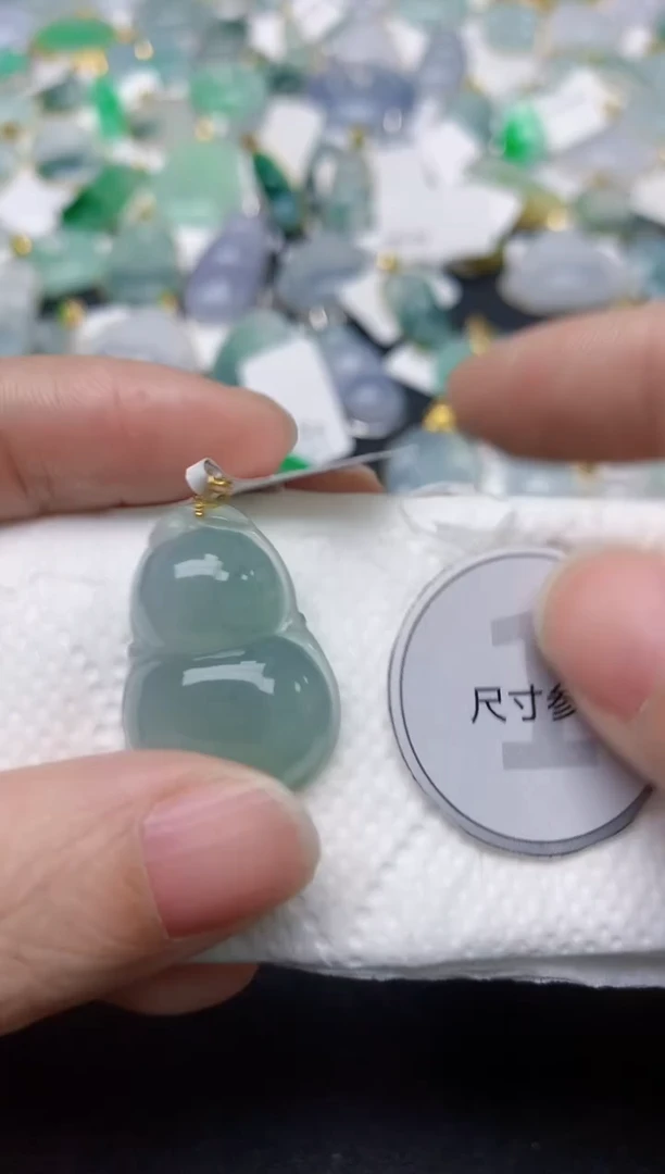 颈饰18K金镶嵌翡翠天然缅甸A货翡翠