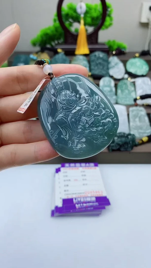 翡翠未镶嵌颈饰