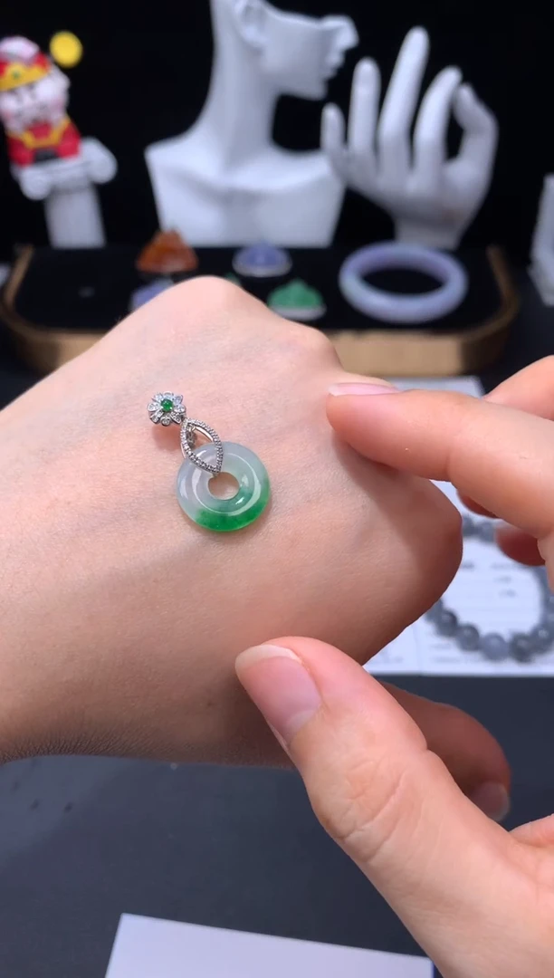 18K金镶嵌定制翡翠48小时鉴赏期 退货不扣服务费