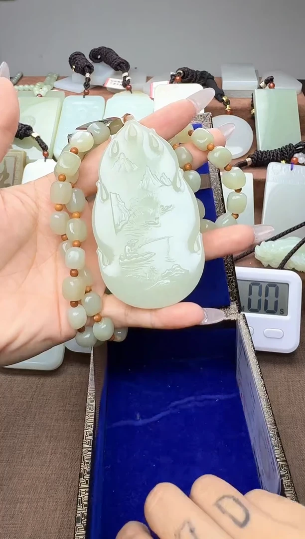 颈饰未镶嵌和田玉不****虫不爱睡的小虫