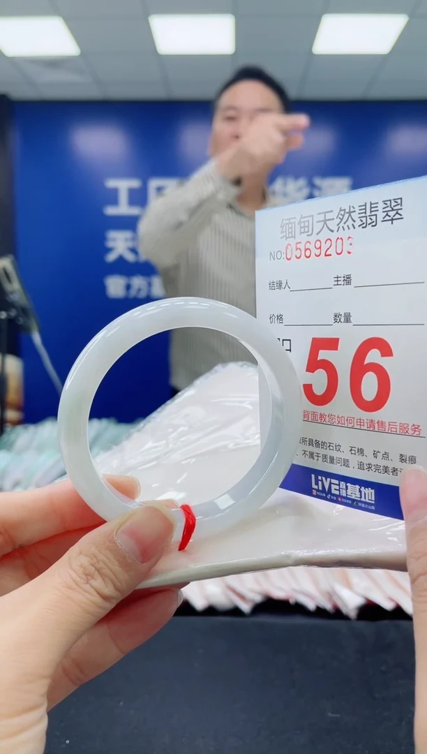 未镶嵌手镯翡翠天然翡翠手镯