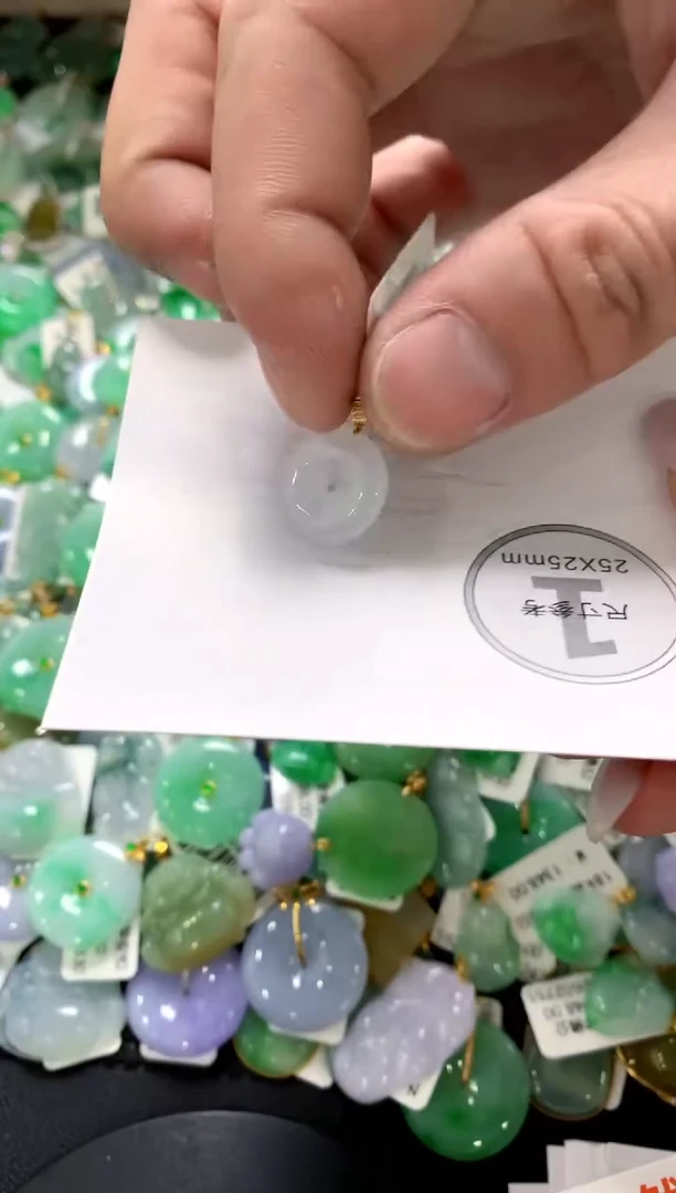 翡翠18K金镶嵌颈饰1111111111111111