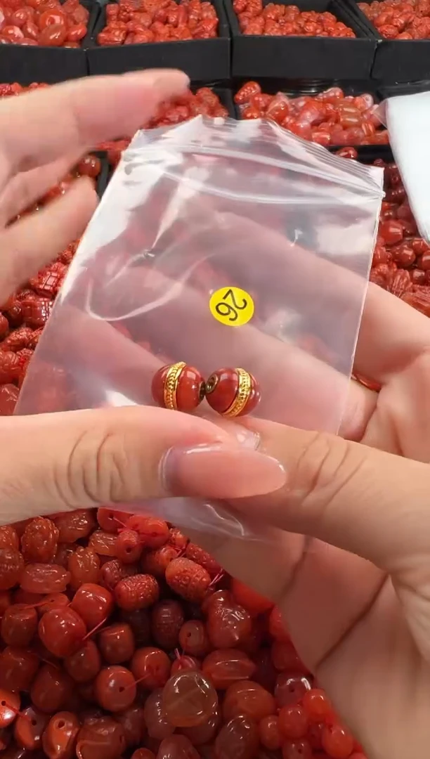 南红玛瑙未镶嵌颈饰1
